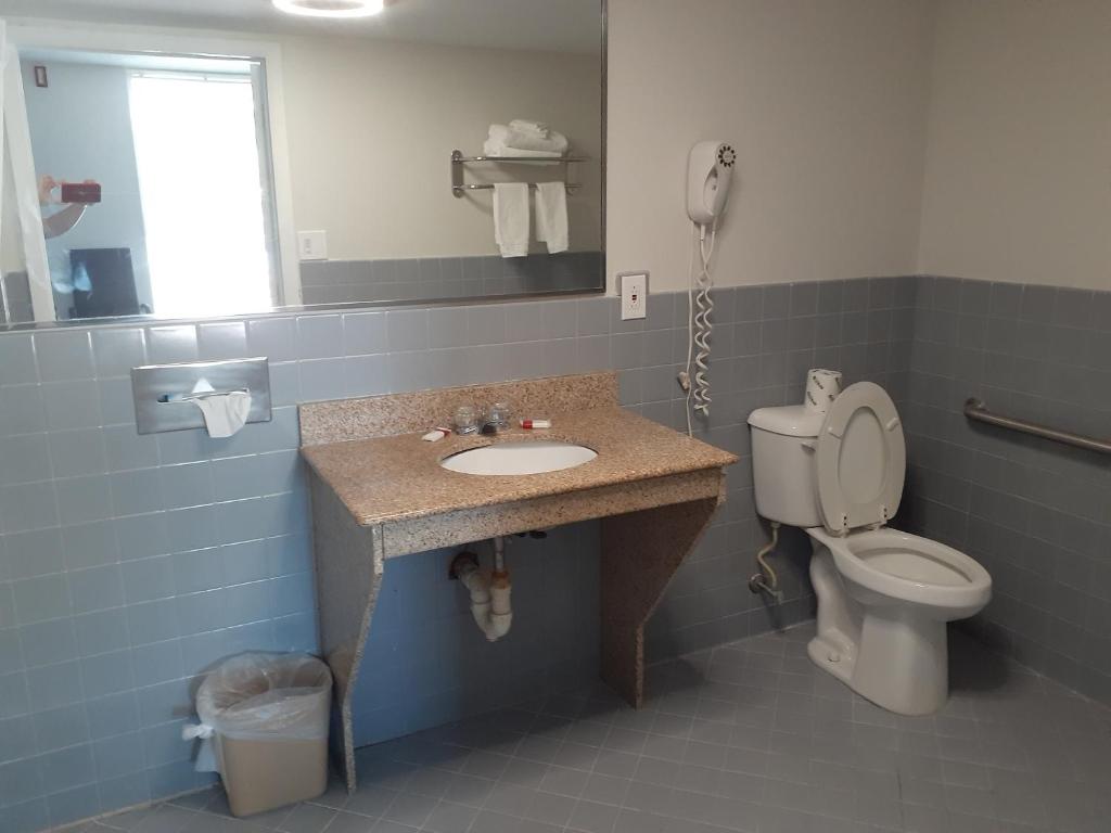 Travelodge by Wyndham Virginia Beach Bay Beach image 9